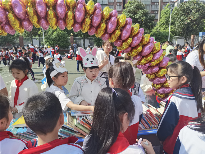 益阳市人民路小学：与书为友，“悦”创未来.png