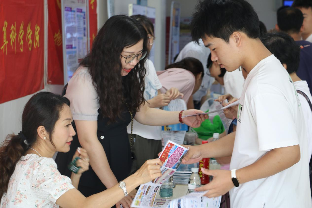 2024年湖南高考志愿公益大讲堂湘潭专场在湘潭大学举办2.png