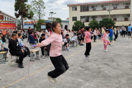 【武冈站】文坪镇中心小学：乘风起“跳” “绳”彩飞扬