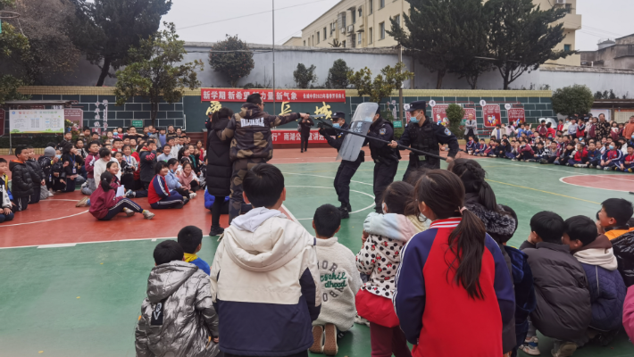 湘潭雨湖区长城中学：守护安全 伴你行