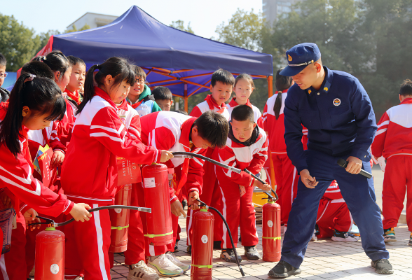 【慈利站】金慈实验小学：志愿集市进校园  争做追“锋”好少年