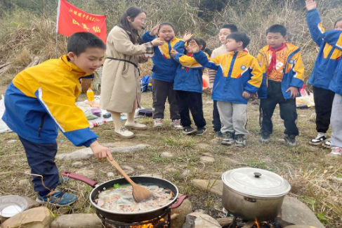 【慈利站】江垭镇中学九溪完小：不负春光，元气满满踏春“趣”