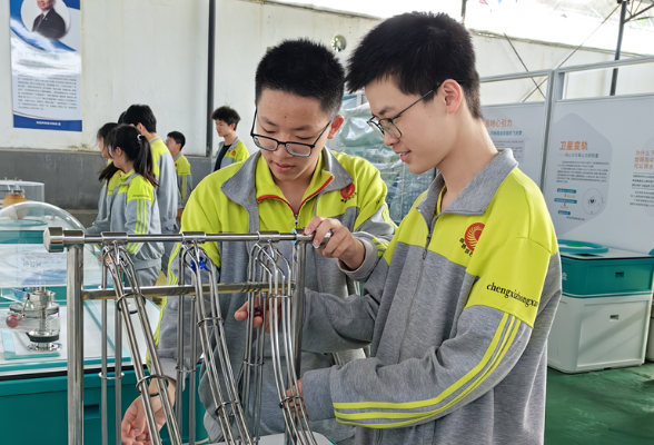 南县城西中学：“流动”课堂托举学子科技梦