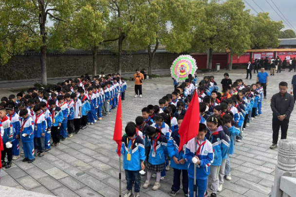 【新晃站】晃州镇兴隆完全小学：清明祭英烈，缕缕寄思情