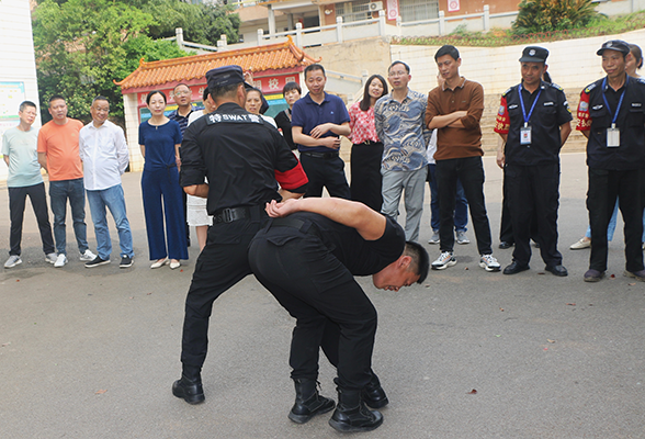 【衡阳县站】蒸阳学校：反恐演练进校园 警校联动保安全