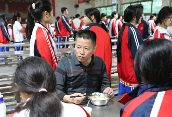 衡山县第二中学：“食”刻相伴  “舌尖”育人