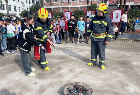 通道：普及安全知识 筑牢校园安全屏障