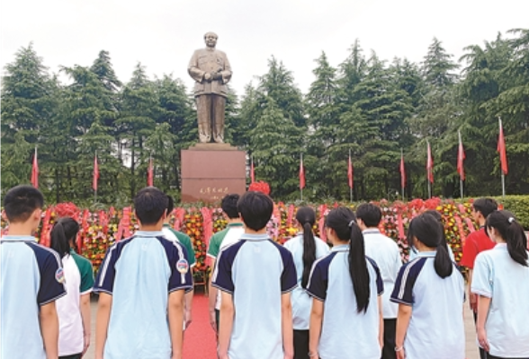 “相逢”在巍巍韶山间