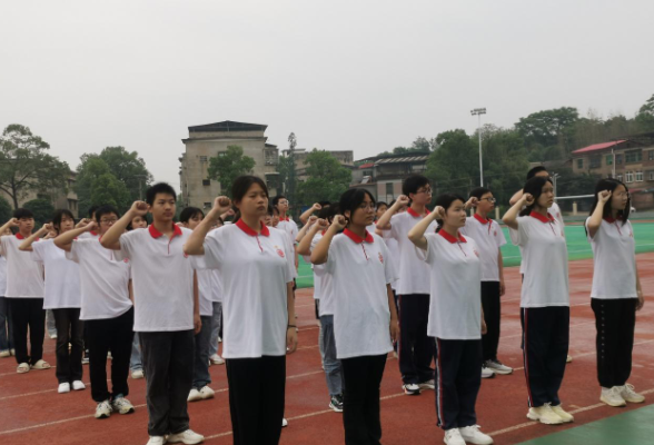 【衡东县站】衡东县第五中学：举行新团员入团宣誓仪式