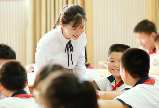 【先声新闻】长郡雨花外国语学校：让优秀的教师育出更优秀的人才