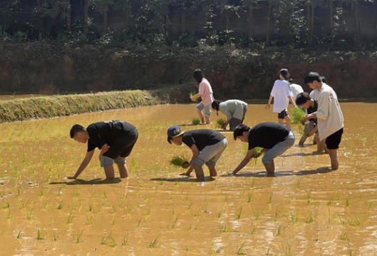 聚焦2024年湖南职教周|永州市工商职业中专赴劳动教育基地开展研学活动