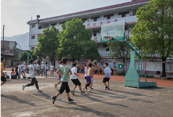 【慈利站】赵家岗土家族乡中学：落实“双减”强体魄  篮球赛场展风采