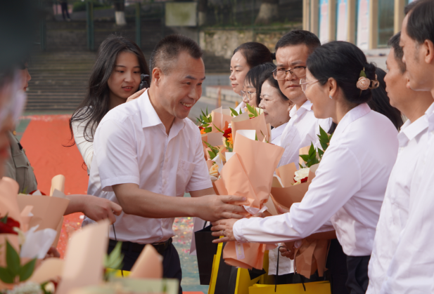 浏阳三中：班主任，节日快乐