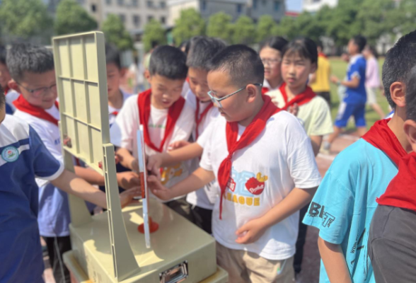 安乡县围庵小学：科普大篷车  点燃科技梦