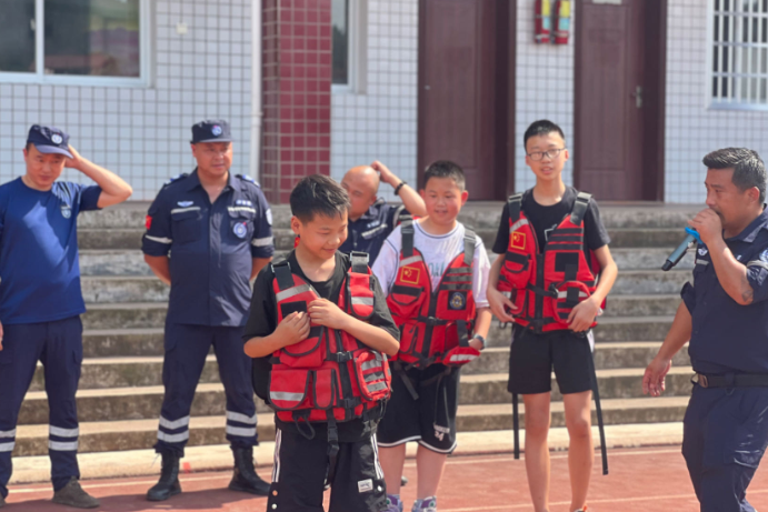 【慈利站】溪口镇中学：护航学子无“溺”夏日