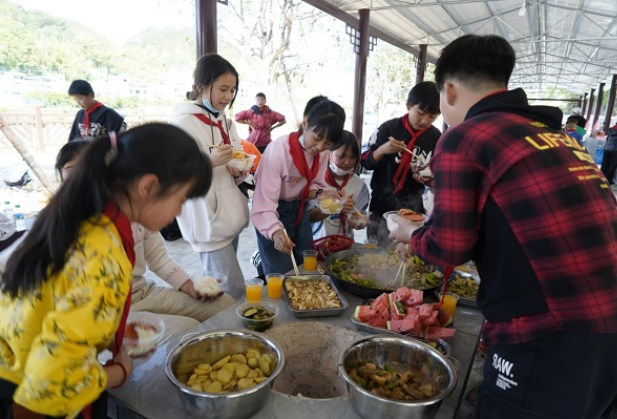 龙山县兴隆小学：让学生研学旅行中成长