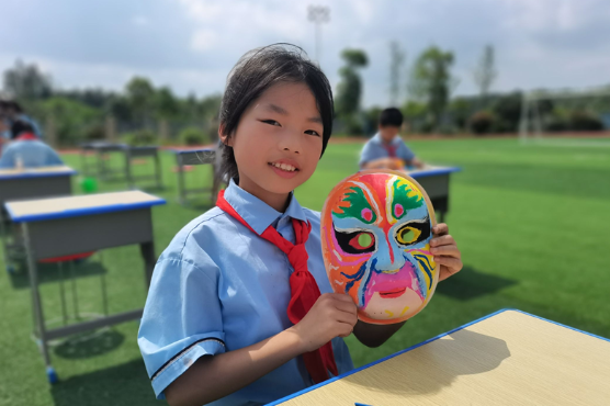 衡阳市石鼓区金源小学：百名学生手绘京剧脸谱 沉浸式感受国粹魅力