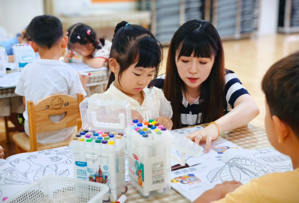 《幼儿画刊》故事会在长沙市望城区中瀚幼儿园举行