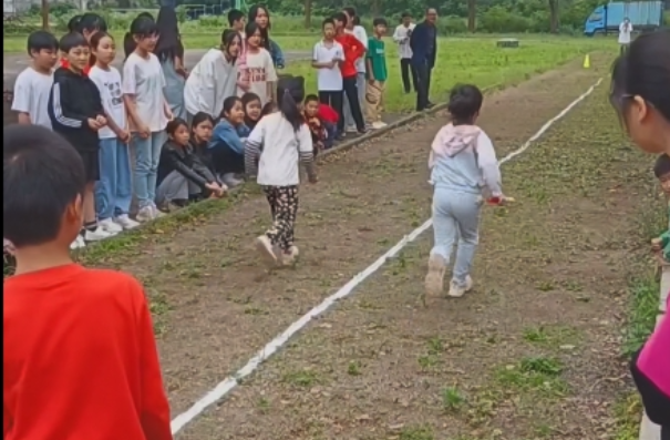  “六一”趣味运动会 场地有限 快乐无限