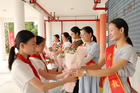 共庆教师节 致敬每一位教育追梦人