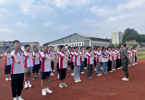 【衡阳县站】台源镇芙蓉学校举行首届军事训练活动